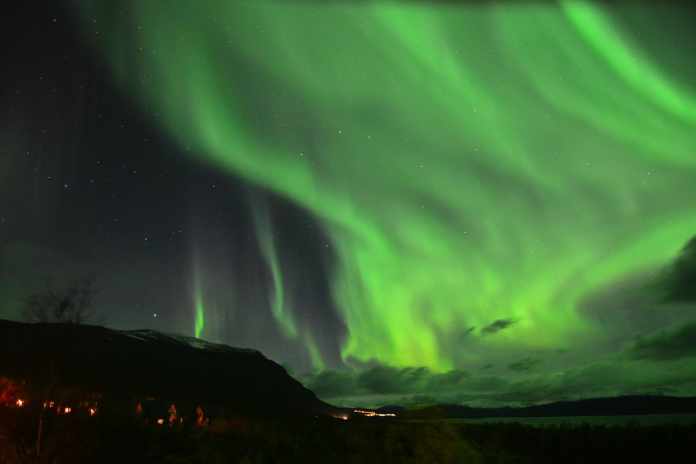 best time to see northern lights in Iceland